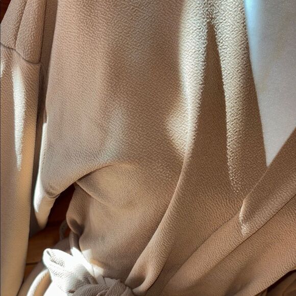 Beautiful PrettyLittleThing Tan Satin Robe Wrap-Style Top - Picture 9 of 10